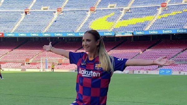  حضور خواننده زن مشهور و میلیونر روسی در تمرینات بارسلونا