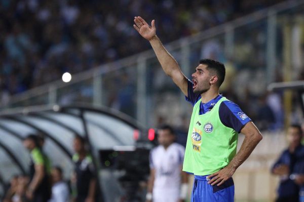  علی کریمی برای تمدید با استقلال دو دل است