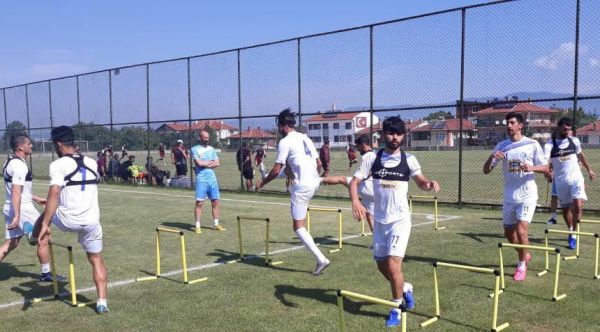 استقلال با پول چه کسی در یک کمپ معمولی در ترکیه اردو زد