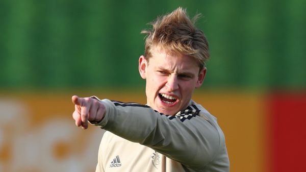 دی یونگ نمیخواهم با ژاوی و اینیستا مقایسه شوم