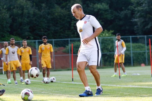 دلخوری شدید کالدرون از کمیته نقل و انتقالات پرسپولیس