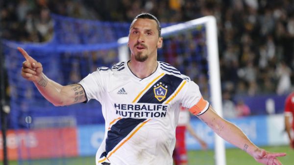  طعنه تند زلاتان به ولا  من همسن تو بودم در اروپا بازی می کردم