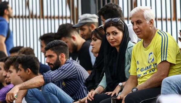  تصویری جالب از حاشیه دیدار تیمهای شهرداری فرح آباد ساری و ایمن گیلان سنگر در دسته یک فوتبال ساحلی بانوان  این عکس را پرتو جغتایی در خبرگزاری موج منتشر کرده است