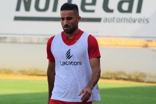  مهرداد محمدی بازیکن تیم ملی ایران و فصل گذشته سپاهان در تمرینات تیم جدیدش آوس پرتغال حاضر شد