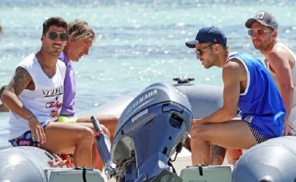 سگ پلیس، احتمال بمبگذاری در خودروی سوارز و مسی را بررسی کرد