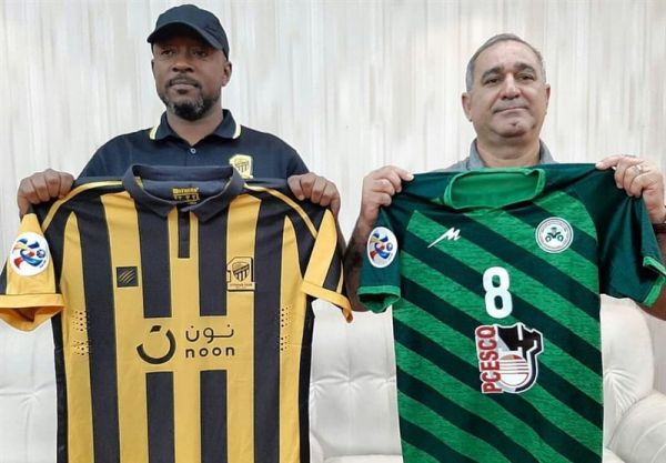  از پیراهن ذوب‌آهن و الاتحاد رونمایی شد   در نشست هماهنگی پیش از دیدار تیم‌های الاتحاد عربستان و ذوب آهن در مرحله یک هشتم نهایی لیگ قهرمانان آسیا  از پیراهن‌های دو تیم رو‌نمایی شد