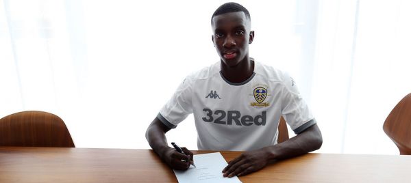  رسمی    ادوارد انکتیا ستاره جوان آرسنال به لیدز یونایتد قرض داده شد