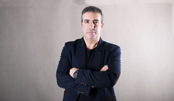 رهبری فرد اين همه مدير بزرگتر از ايرج عرب آمدند و رفتند، آب هم از آب تكان نخورد از علی پروین تعجب می کنم