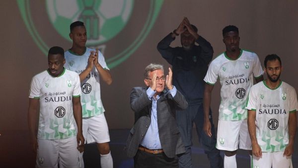  برانکو عمرالسوما را به جشن نبرد  جشن شیک و شگفت انگیز شروع لیگ عربستان عکس