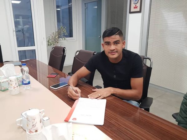 خوزه جونیور بازی در چنین تیم هایی خاص است از آقای پروین ممنونم که اجازه داد 7 بپوشم