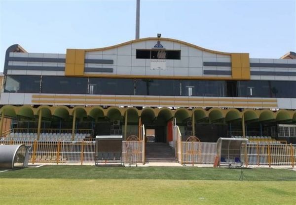 بازدید فتاحی از ورزشگاه مسجدسلیمان در ساعت ۳ بامداد مشکلات برطرف شد