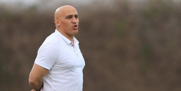 حضور منصوریان روی سکوهای ورزشگاه جم و تشویق ذوبآهن توسط هواداران پارس جنوبی