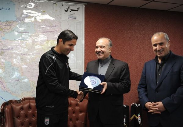  وحید هاشمیان  ویلموتس واقعا مربی بزرگ و با تجربه‌ای است