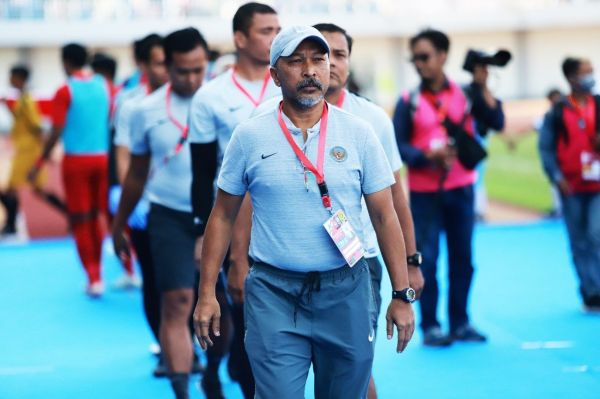  حسین فخر سرمربی اندونزی  ايران تيم فوق العاده اى است اما با ضدحملات موفق شديم