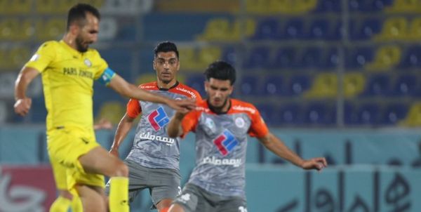 شعار علیه وزیر نفت و درگیری مربیان با داوران پارس جنوبی بدون مدیرعامل و سرپرست