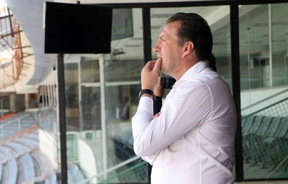 ویلموتس شهرآورد را از نزدیک تماشا میکند