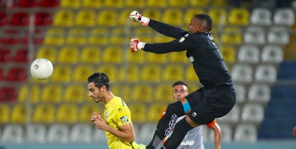  بازیکنان ذوب آهن منصوریان را عصبی کردند درگیری ماکائولی با مگنو ختم بخیر شد