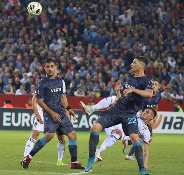 لیگ اروپا توقف ترابزون مقابل بازل در حضور حسینی