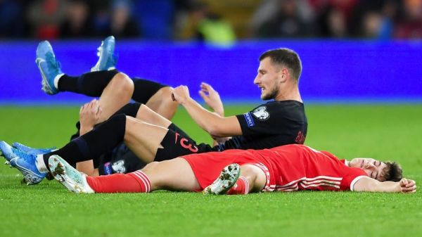  ادعای عجیب رایان گیگز  دنیل جیمز ادای غش کردن را درآورد