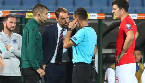 دو بار توقف بازی بلغارستان و انگلیس به دلیل توهینهای نژادپرستانه