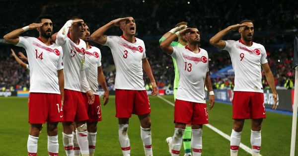 حمایت دوباره بازیکنان ترکیه از حمله به سوریه؛ یوفا برخورد میکند