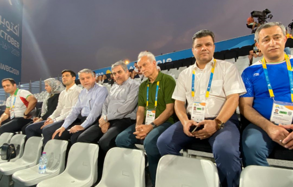  رضا صالحی امیری به همراه نصرالله سجادی، ابراهیم شکوری و پریا شهریاری با حضور در استادیوم دیدار نیمه نهایی فوتبال ساحلی بین تیم های ایران و روسیه را از نزدیک نظاره می کنند