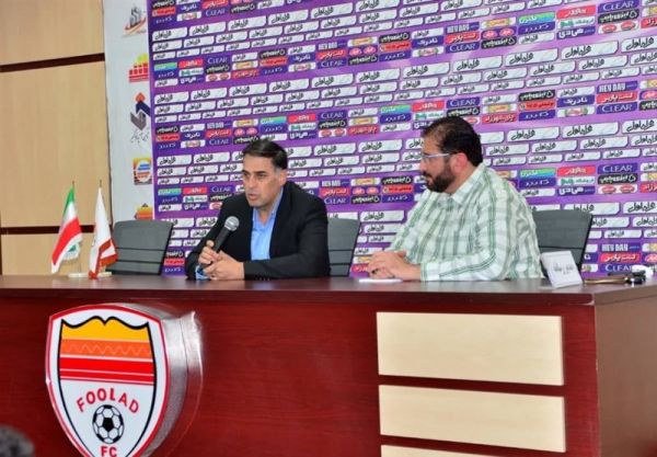 آذری فصل آینده هیچ بازیکنی حق خروج از فولاد را ندارد