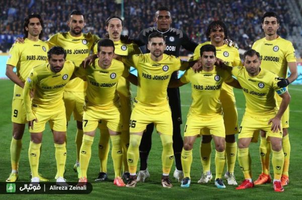  فریبرز گرامی  مقابل استقلال سر تیم ما بریده شد