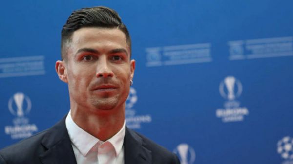کریس رونالدو یک بازیکن کامل بدون نقطه ضعف هستم