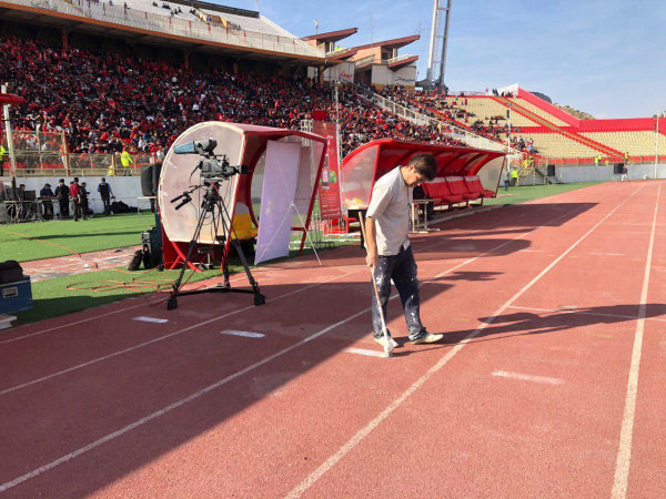 ورود تماشاگران برای آمادگی دیدار تراکتور-استقلال خط کشی محوطه مربیان