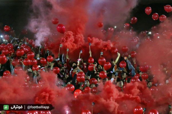 حاشیه دیدار تراکتور - استقلال دنیزلی و بازیکنان تراکتور تشویق شدند