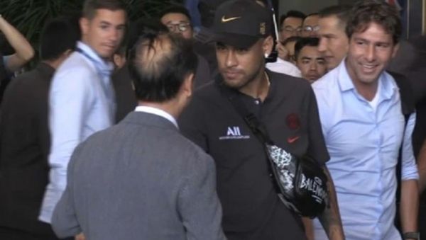 جنجال تمام شد بایگانی شدن پرونده حمله نیمار به یک هوادار