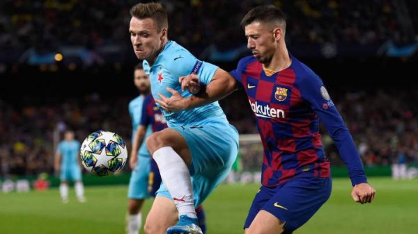 مدافع بارسلونا دوران سختی برای این تیم است