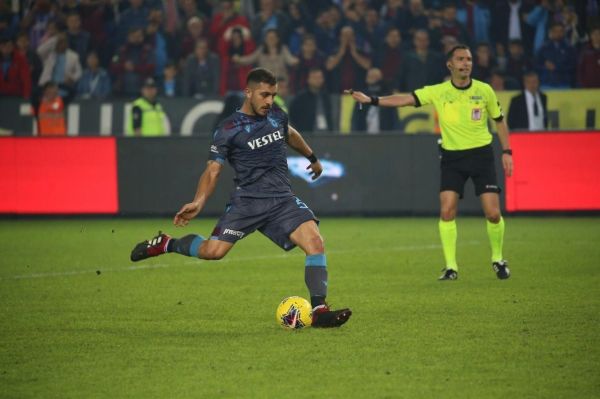 سوپرلیگ ترکیه پیروزی ترابزوناسپور ۱۰ نفره با گلزنی حسینی