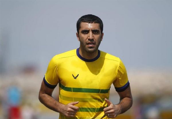 دروازهبان سپیدرود آن هوادار میخواست مرا بزند اما اجازه ندادم