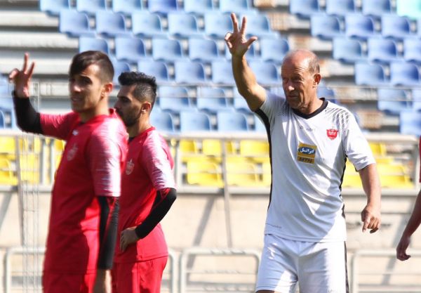  محمود شافعی  چطور لیست پرسپولیس را بسته‌اند که ۸ هافبک دارد و یک مهاجم