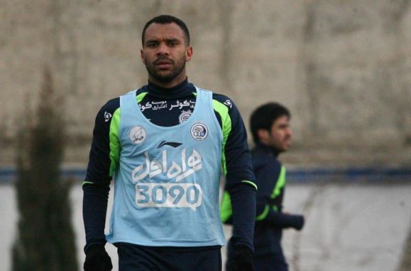 رد پای معاون پیشین استقلال برای پرداخت طلب رابسون