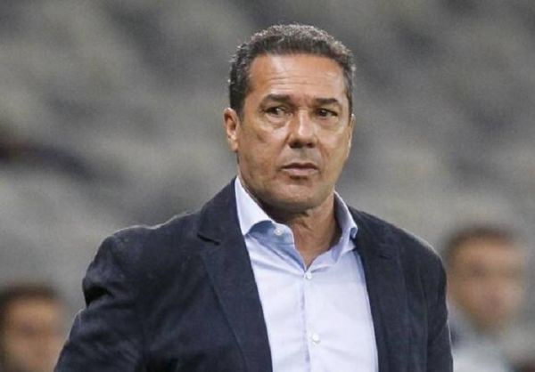 سرمربی سابق رئال مادرید به سرطان مبتلا شد