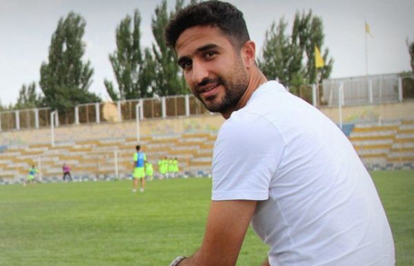 هادی محمدی با آذری هیچ کُری نداریم