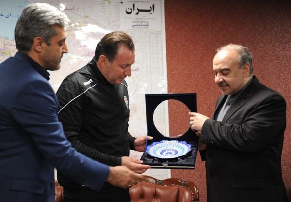 وزارت ورزش مسئولیت ابقا یا تغییر سرمربی تیم ملی با فدراسیون فوتبال است