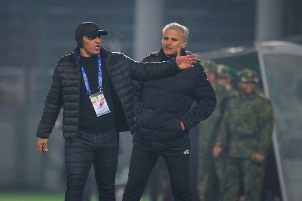 حواشی ذوب آهن - فولاد اعتراض نکونام به نیمکت ذوبآهن