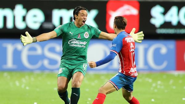 اتفاق عجیب در مکزیک گلزنی دروازه بان از محوطه جریمه خودی