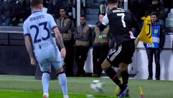  لگد کریس رونالدو به پرچم کرنر و دردسری که برای او ایجاد شد