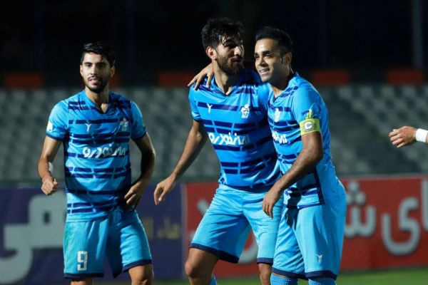 مغانلو باید داوری قویتر دیدار سپاهان - پیکان را سوت میزد