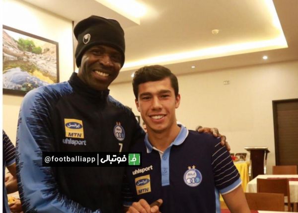  شیخ دیاباته، مهاجم تیم استقلال که در تمرین دیروز مصدوم شده بود، دقایقی قبل به اردوی آبی‌ها در هتل آکادمی اضافه شد  حضور او به نشانه برطرف شدن مصدویتش نیست و وضعیت نهایی شیخ برای حضور در بازی مقابل شهر خودرو فردا مشخص خواهد شد