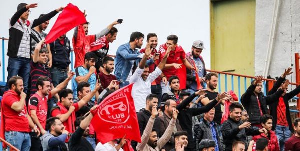 حاشیه دیدار تراکتور و شاهین استقبال کم هواداران و رونمایی از اپلیکیشن تبریزی ها