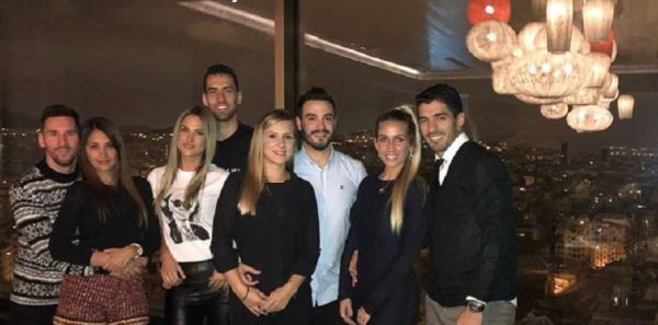  جشن توپ طلای مسی با خانواده سوارز و بوسکتس در رستوران رابرت دنیرو