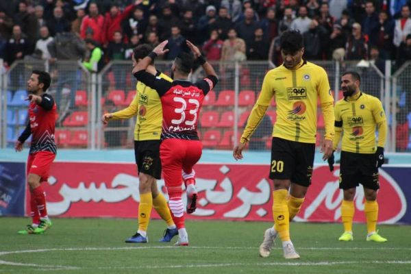 نساجی 2 - 2 سپاهان سپاهان صدر را به استقلال تقدیم کرد