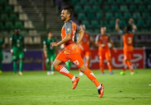 عباسیان موقعیتهای سایپا به شکل عجیبی گل نمیشوند امیدوارم اولین شکست نفت مسجدسلیمان را رقم بزنیم