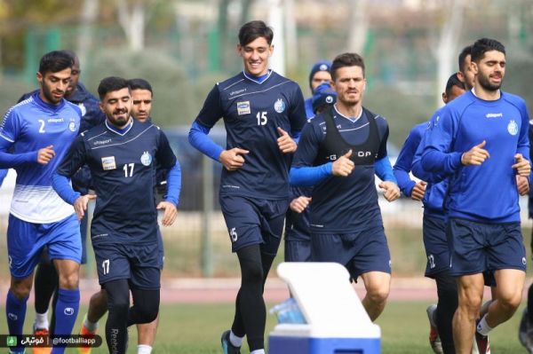  گزارش تمرین استقلال  پیشکسوتان به بازیکنان روحیه دادند  اسماعیلی غایب بود